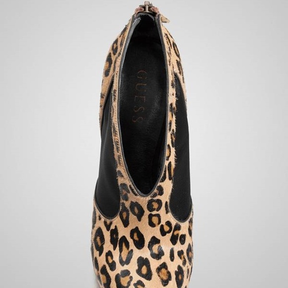 NEW GUESS Parshaly Leopard Printed Booties SZ 6.5 - Picture 3 of 8